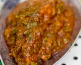 Sauce chermoula poisson, un mélange épicé de tomates, herbes et épices, prêt à relever votre plat.