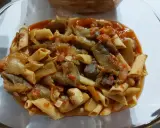 Pâtes penne avec une sauce riche aux légumes d'aubergine et tomate, un délice pour une recette pâte aux légumes italienne.